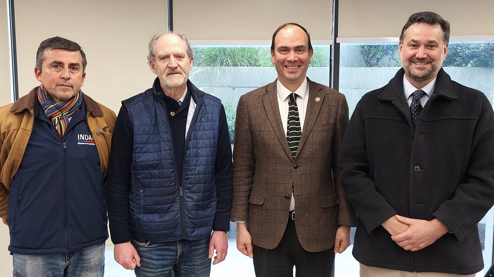 Se presentó el libro “Agricultura Regenerativa: Del concepto a la práctica” del agrónomo Jaime Jullian Pope en la Universidad de O’Higgins