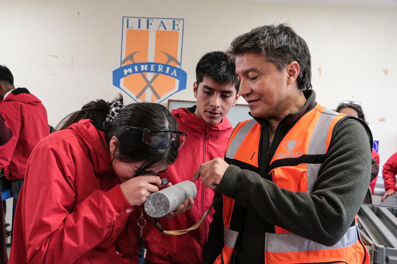 EN RUTA TP alcanza cerca de un 50% de avance y ya conecta a 41 liceos técnico profesionales con el mundo productivo