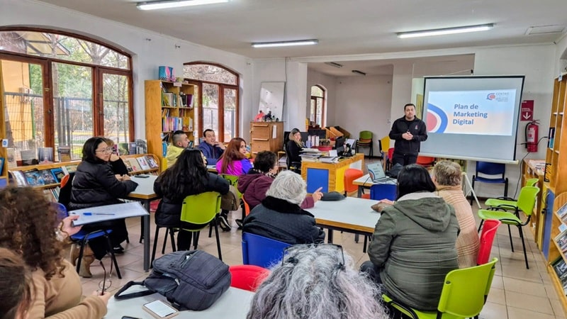 CENTRO DE DESARROLLO DE NEGOCIOS SERCOTEC SANTA CRUZ INVOLUCRA A LAS PYMES LOCALES EN EL IMPACTO DE LA IA Y LA NUEVA LEY DE PROTECCIÓN DE DATOS 